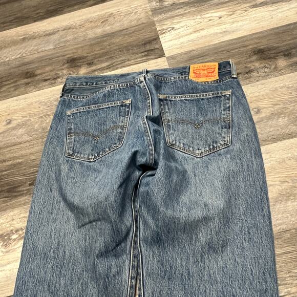 Levis 501 Mid Wash Blue Mens 36x32 Button Fly Straight Leg Denim Jeans Red Tab - Picture 3 of 16